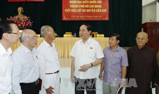 Chủ tịch nước Trần Đại Quang tiếp xúc cử tri huyện Cần Giờ. Ảnh: TTXVN