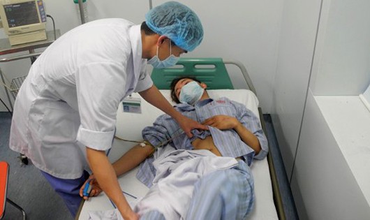Nam thanh niên 24 tuổi tại Hà Nội điều trị viêm não mô cầu tại BV Bệnh Nhiệt đới