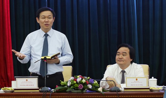 Về giáo dục đại học, Phó Thủ tướng Vương Đình Huệ cho rằng “càng tự chủ mạnh mẽ càng tốt”. Ảnh: VGP/Thành Chung