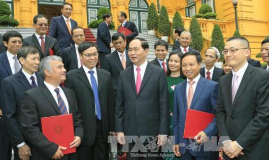 Chủ tịch nước và các Trưởng Cơ quan đại diện Việt Nam ở nước ngoài. Ảnh: TTXVN