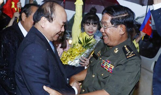 Ấn tượng nụ cười hai Thủ tướng ngày ông Hun Sen trở lại thăm Việt Nam