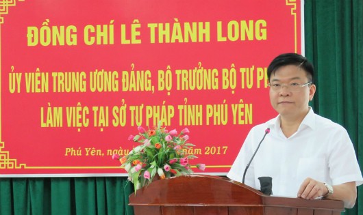 Bộ trưởng Lê Thành Long chỉ đạo ngành Tư pháp tỉnh Phú Yên cần nghiêm túc trong công việc, tăng cường kỷ luật, kỷ cương, kiểm soát công tác THA nhằm tránh vi phạm.