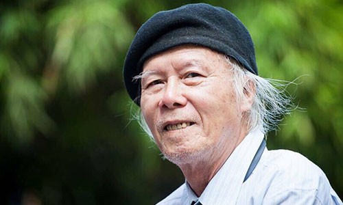 Nhà thơ Thanh Tùng - tác giả bài thơ "Thời hoa đỏ". Ảnh chụp nhân sinh nhật 80 tuổi của ông.