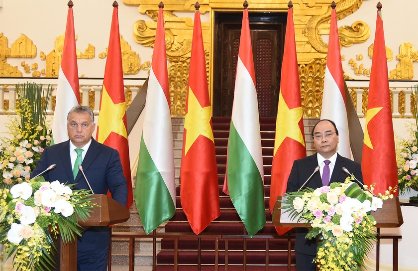 Thủ tướng Nguyễn Xuân Phúc và Thủ tướng Hungary Orbán Viktor gặp gỡ báo chí - Ảnh: VGP/Quang Hiếu