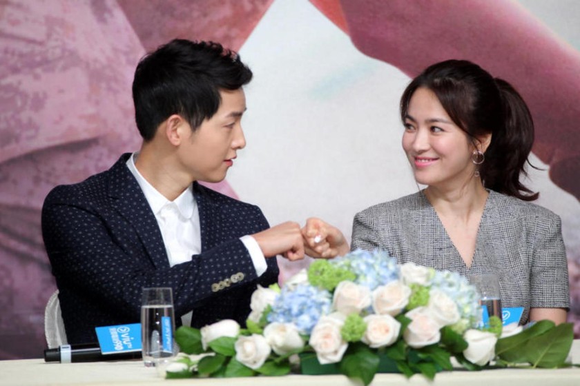 Joong Ki - Hye Kyo nhắn nhủ khách mời trong thiệp cưới