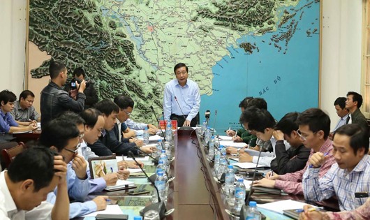 Ông Trần Quang Hoài,Uỷ viên thường trực Ban Chỉ đạo Trung ương về phòng chống thiên tai, Tổng cục trưởng Tổng cục Phòng, chống thiên tai chỉ đạo tại cuộc họp.