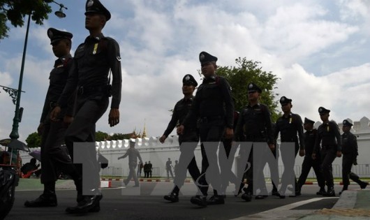 Cảnh sát Thái Lan tuần tra tại thủ đô Bangkok ngày 25/10. (Nguồn: AFP/TTXVN)