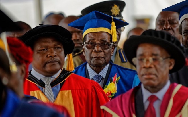 Tổng thống Zimbabwe xuất hiện công khai sau khi 'bắt tay' với quân đội