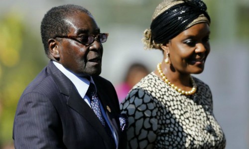 Tổng thống Zimbabwe Robert Mugabe và vợ. Ảnh: france24.
