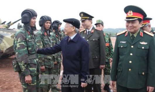 Tổng Bí thư Nguyễn Phú Trọng, Bí thư Quân ủy Trung ương thăm, kiểm tra tổng hợp công tác huấn luyện, sẵn sàng chiến đấu.