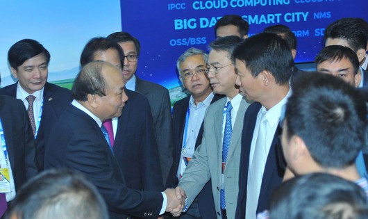 Thủ tướng Nguyễn Xuân Phúc trao đổi cùng Lãnh đạo Tập đoàn VNPT về dự án Smart city đã triển khai tại Phú Quốc