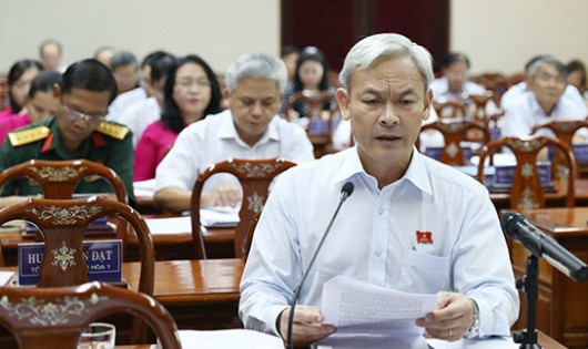 Bí thư tỉnh ủy, Chủ tịch HĐND tỉnh đồng chí Nguyễn Phú Cường phát biểu.