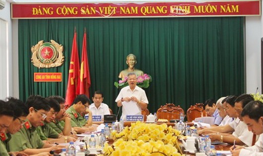 Trưởng ban Nội chính Tỉnh ủy đồng chí Hồ Văn Năm phát biểu tại buổi làm việc.