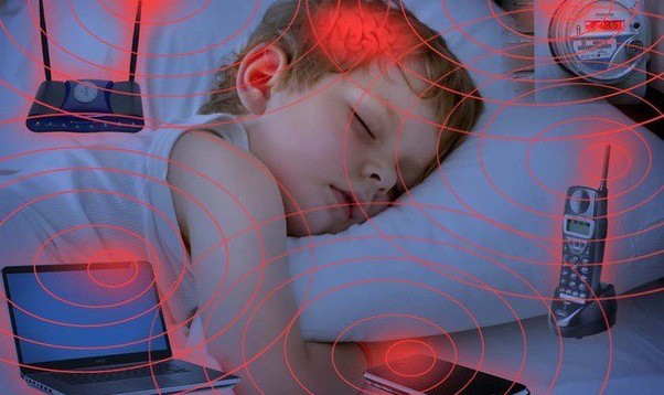 Cảnh báo từ Mỹ: Đừng để trẻ em 'ngủ chung' với điện thoại di động