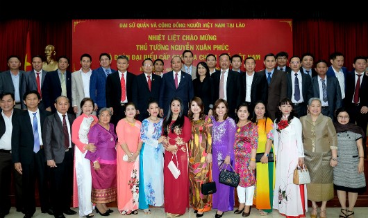 Hai Thủ tướng chúc Tết cộng đồng người Việt tại Lào