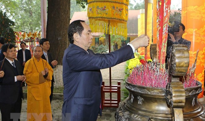 Chủ tịch nước Trần Đại Quang đến dâng hương tại Điện Kính Thiên trong Khu di tích Hoàng thành Thăng Long.