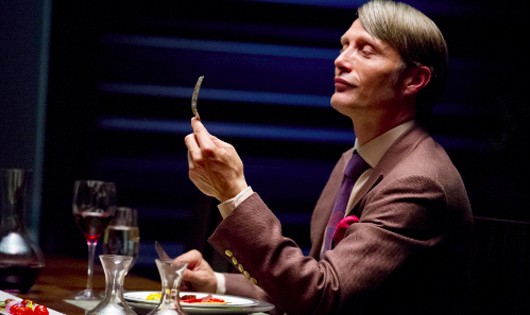 Diễn viên Mads Mikkelsen trong vai Hannibal Lecter, sát nhân bị cho là rối loạn nhân cách. Ảnh:indiewire.