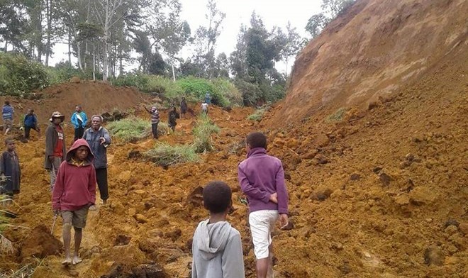 Hiện trường sạt lở đất sau trận động đất ở làng Ekari, Papua New Guinea ngày 27/2. (Nguồn: AFP/TTXVN)