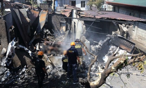 Lực lượng cứu hộ tại hiện trường vụ tai nạn. Ảnh: VnExpress/AFP.