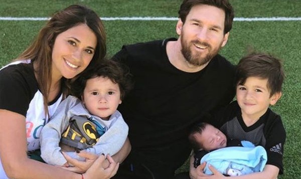 Messi khoe ảnh con trai thứ ba mới chào đời