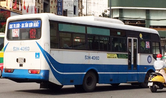 Tuyến xe buýt 152 đi qua sân bay Tân Sơn Nhất sẽ phục vụ miễn phí dịp lễ 30/4. Ảnh:Hữu Công.
