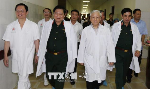Tổng Bí thư Nguyễn Phú Trọng thăm hai nguyên lãnh đạo cấp cao