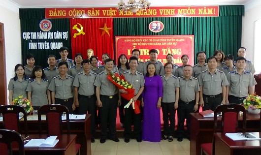 Chi bộ Cục THADS Tuyên Quang tổ chức Lễ trao huy hiệu 30 năm tuổi Đảng