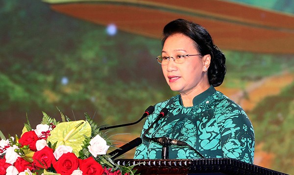 Chủ tịch Quốc hội Nguyễn Thị Kim Ngân phát biểu tại chương trình giao lưu. Ảnh: Cổng thông tin Bộ Quốc phòng.