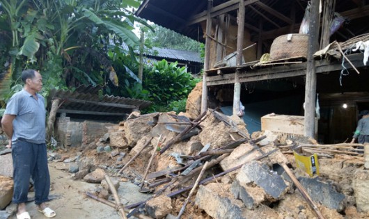 Nhiều ngôi nhà ở Si Ma Cai bị hỏng nặng do mưa lớn. Ảnh: Báo Lào Cai.