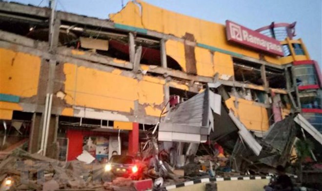Một trung tâm thương mại bị sập sau động đất tại Palu, tỉnh Trung Sulawesi, Indonesia ngày 28/9/2018. (Ảnh: AFP/TTXVN)