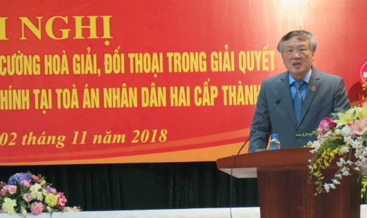 Ông Nguyễn Hòa Bình, Chánh án TAND Tối cao phát biểu tại Hội nghị