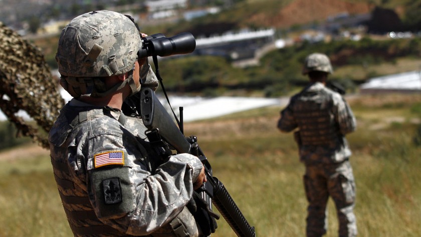 Binh sĩ Mỹ tuần tra tại biên giới Mexico. Ảnh: Reuters.