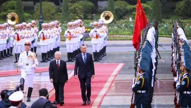 Lễ đón chính thức Tổng thống nước Cộng hòa Argentina Mauricio Macri diễn ra trọng thể tại Phủ Chủ tịch. (Ảnh: dangcongsan.vn)