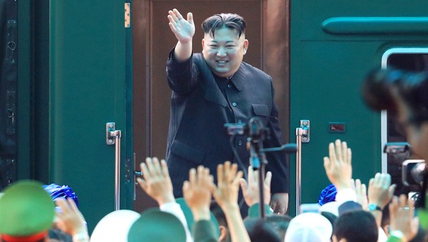 Ông Kim Jong Un lên tàu về Triều Tiên  