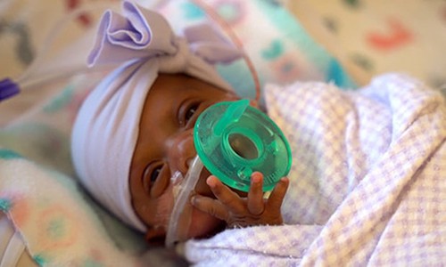 Bé gái chào đời nhỏ nhất thế giới, chỉ... 245 gram 