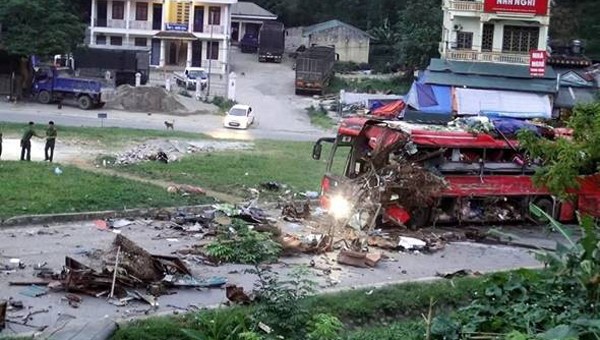Vụ tai nạn xảy ra tại địa phận xã Đồng Bảng, huyện Mai Châu, tỉnh Hòa Bình làm 3 người tử vong. Ảnh: Công an tỉnh Điện Biên.