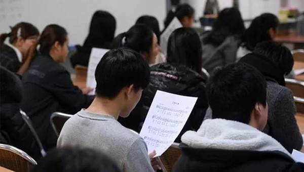 Những người Triều Tiên đào tẩu tham gia lớp học để thích nghi với xã hội Hàn Quốc. Ảnh: AFP.