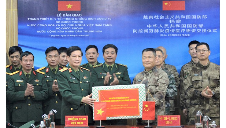 Bộ Quốc phòng Việt Nam hỗ trợ quân đội các nước gần 19 tỷ đồng thiết bị phòng dịch 