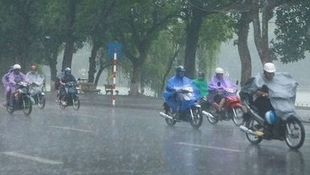 Hà Nội tiếp tục mưa giông lớn, nhiều tỉnh đề phòng lũ quét