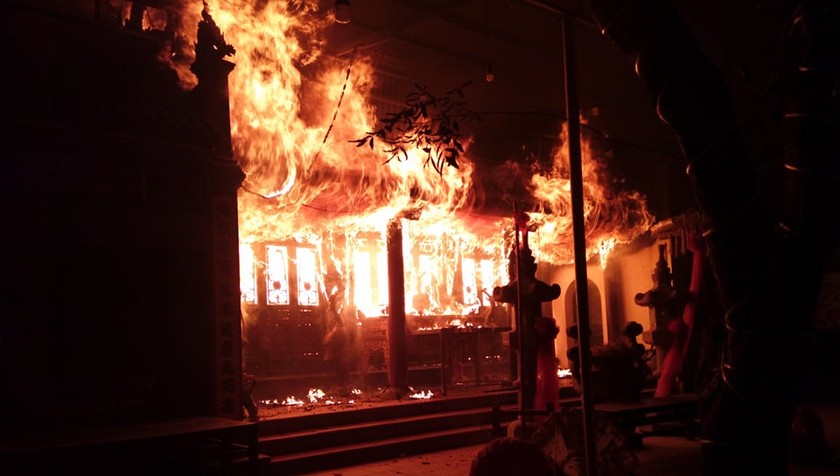 Đám cháy xảy ra tại Đền Quan Tam Lâm Du ngày 24/6. Ảnh: Công an TP Hà Nội.