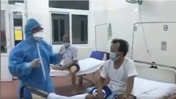 Bác sĩ Đà Nẵng hát trấn an bệnh nhân trong khu cách ly