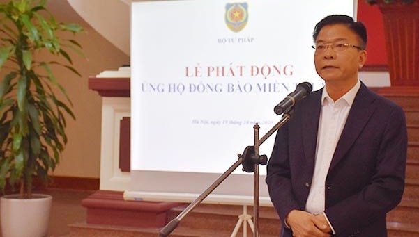 Bộ trưởng Lê Thành Long phát động cán bộ, công chức, viên chức, người lao động Bộ Tư pháp ủng hộ đồng bào  miền Trung. Ảnh: Moj.gov.vn.