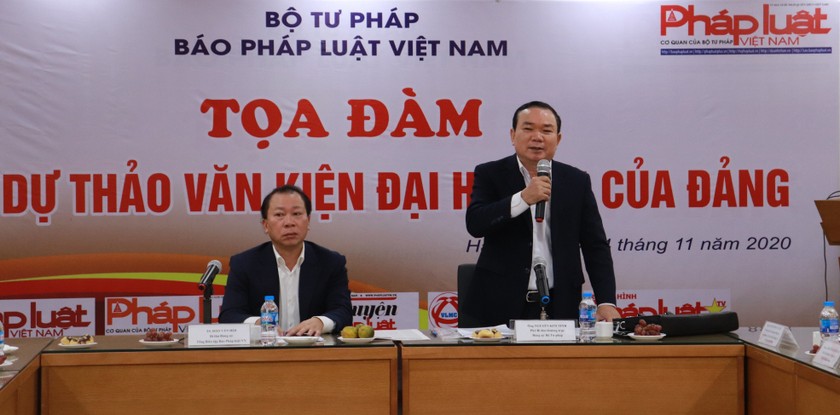 Ông Nguyễn Kim Tinh, Phó Bí thư thường trực Đảng ủy Bộ Tư pháp phát biểu dẫn đề Tọa đàm.