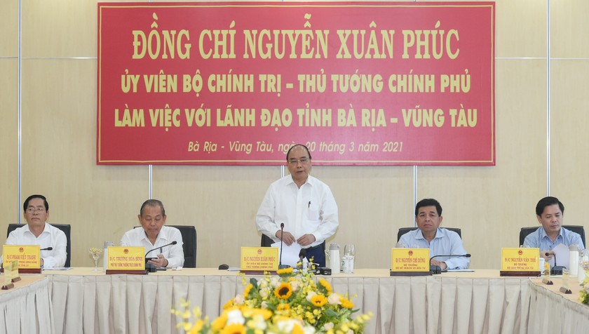 Thủ tướng Nguyễn Xuân Phúc: Là cảng nước sâu nhưng mà giao thông không được giải quyết thì không cách nào phát triển xứng tầm khu vực, quốc tế. Ảnh: VGP/Quang Hiếu