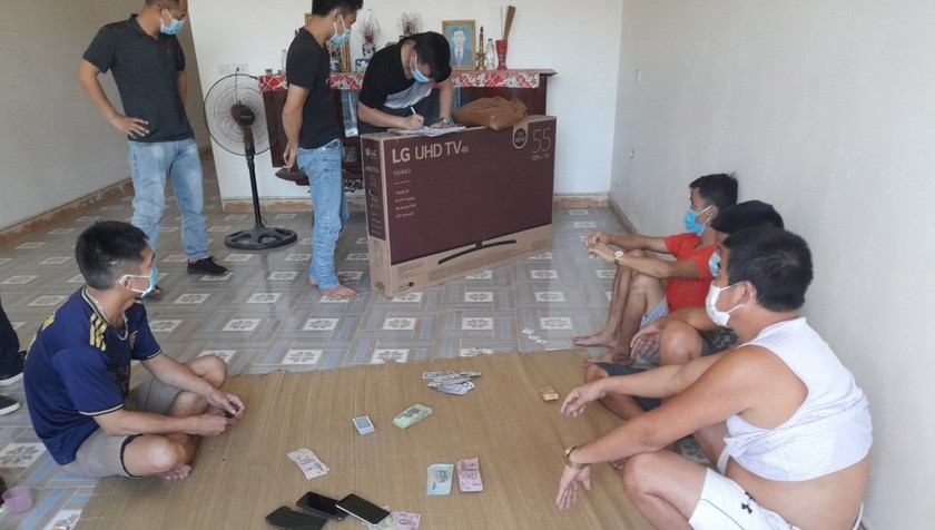 Hiện trường vụ đánh bạc ở  thôn Mai Hiên, xã Vĩnh An, huyện Sơn Động.