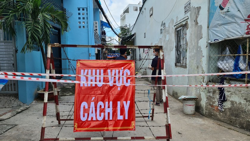 Khu vực ca nghi nhiễm cư trú tại phường 5, quận Gò Vấp được phong tỏa. Ảnh: HCDC.