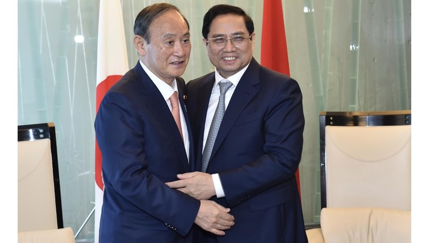 Cựu Thủ tướng Nhật chia sẻ kinh nghiệm chống dịch COVID-19 với Thủ tướng Việt Nam