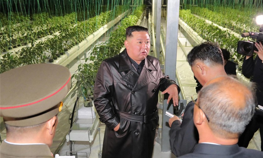 Ông Kim Jong Un tại lễ khánh thành nông trường Ryonpho. 