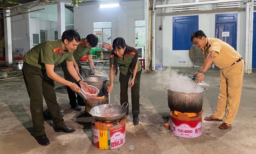 “Bếp ăn tình thương” của Đoàn Thanh niên Công an TP Phan Rang - Tháp Chàm đỏ lửa vào sáng thứ sáu hàng tuần.