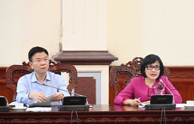 Bộ trưởng Lê Thành Long và Thứ trưởng Đặng Hoàng Oanh chủ trì buổi làm việc.